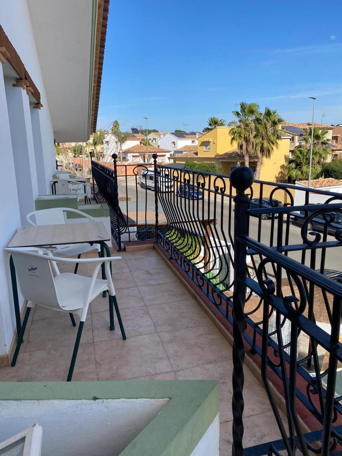 Hostal Espai Mediterrani Puebla de Vallbona Ngoại thất bức ảnh