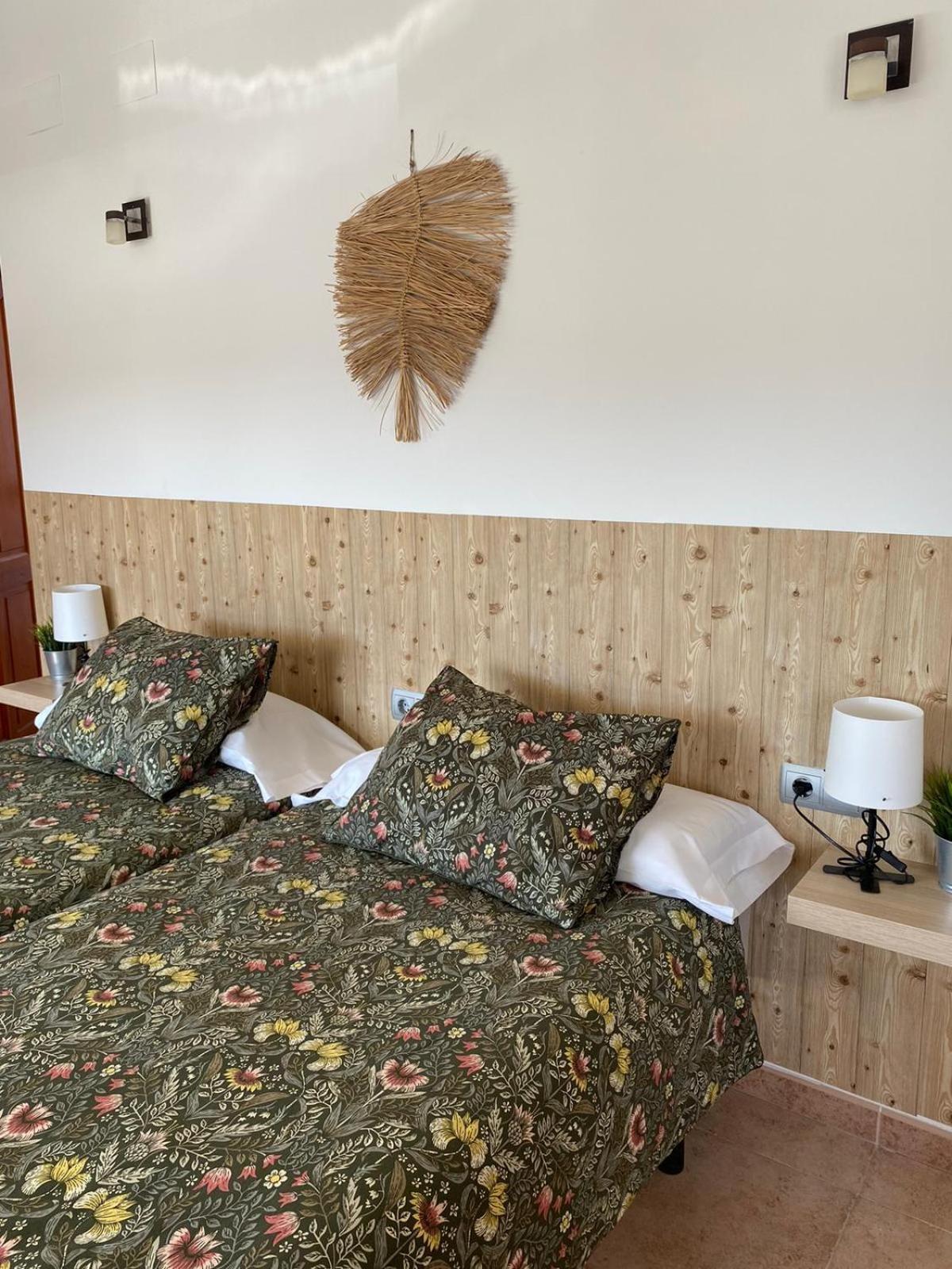 Hostal Espai Mediterrani Puebla de Vallbona Ngoại thất bức ảnh