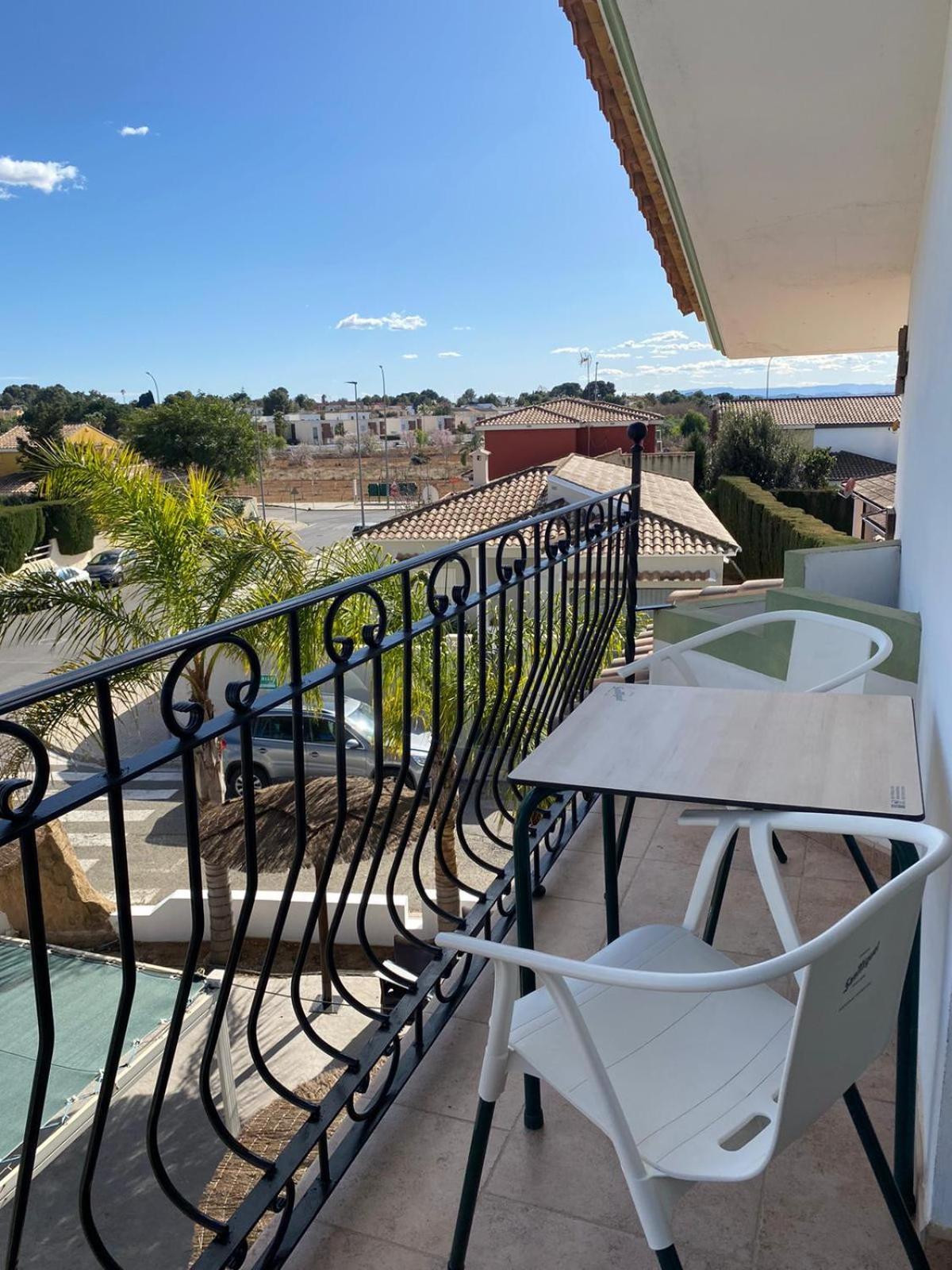 Hostal Espai Mediterrani Puebla de Vallbona Ngoại thất bức ảnh