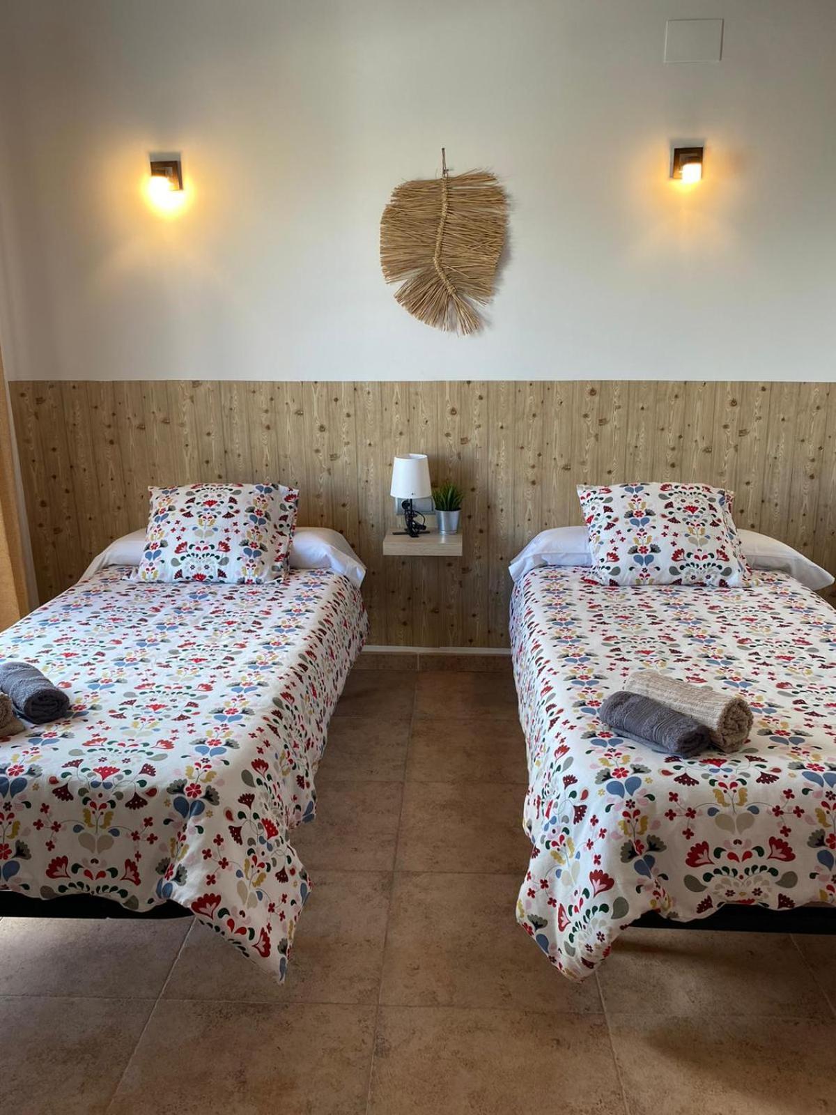 Hostal Espai Mediterrani Puebla de Vallbona Ngoại thất bức ảnh