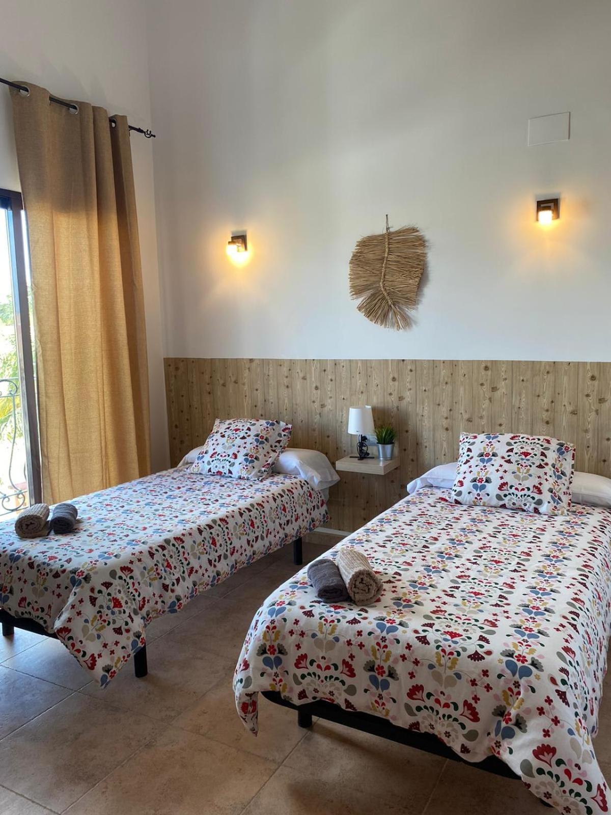 Hostal Espai Mediterrani Puebla de Vallbona Ngoại thất bức ảnh